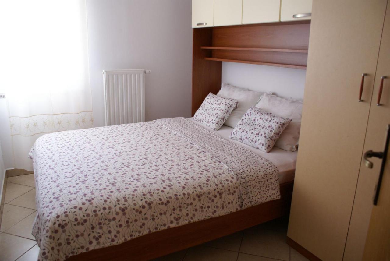Apartment Nevenka Krk Town Exterior photo