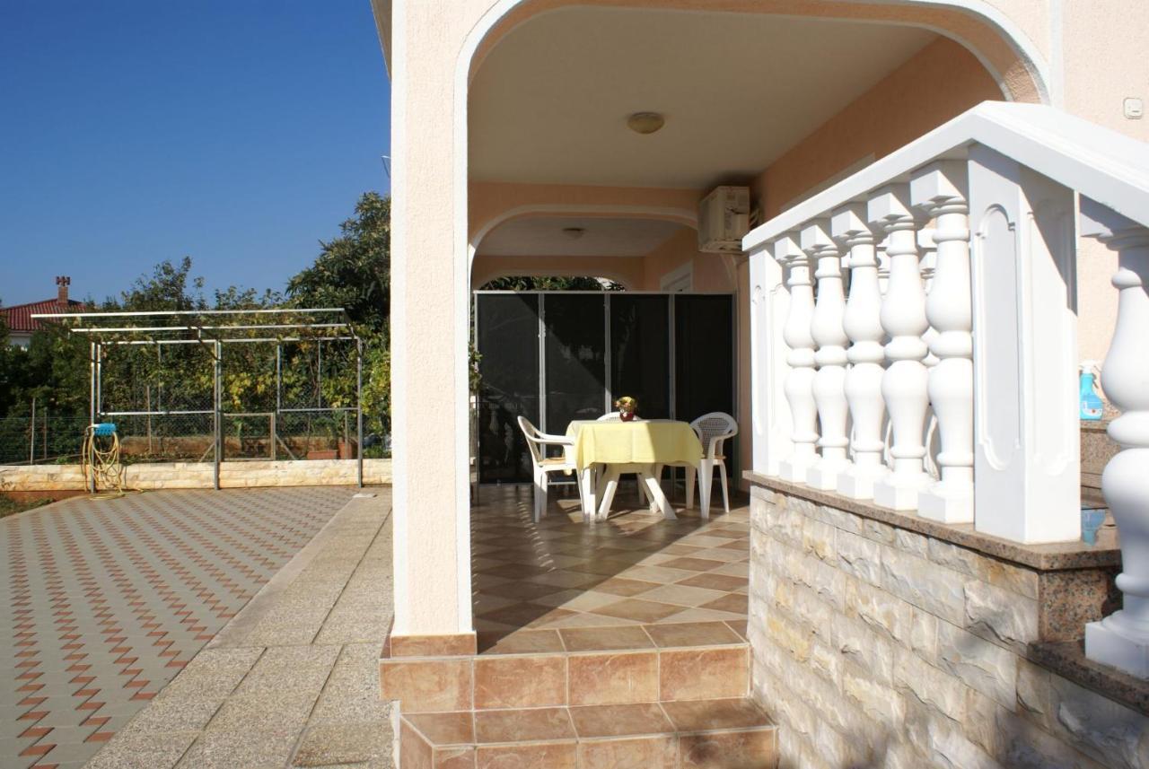 Apartment Nevenka Krk Town Exterior photo