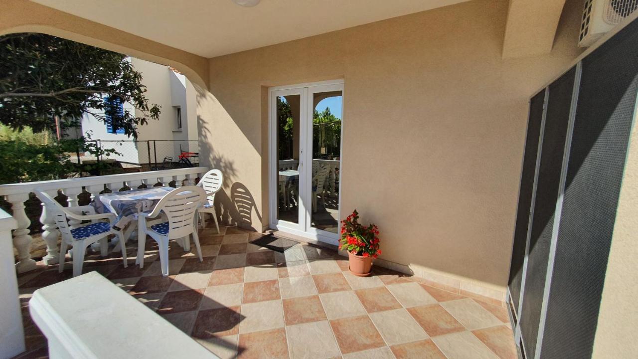 Apartment Nevenka Krk Town Exterior photo