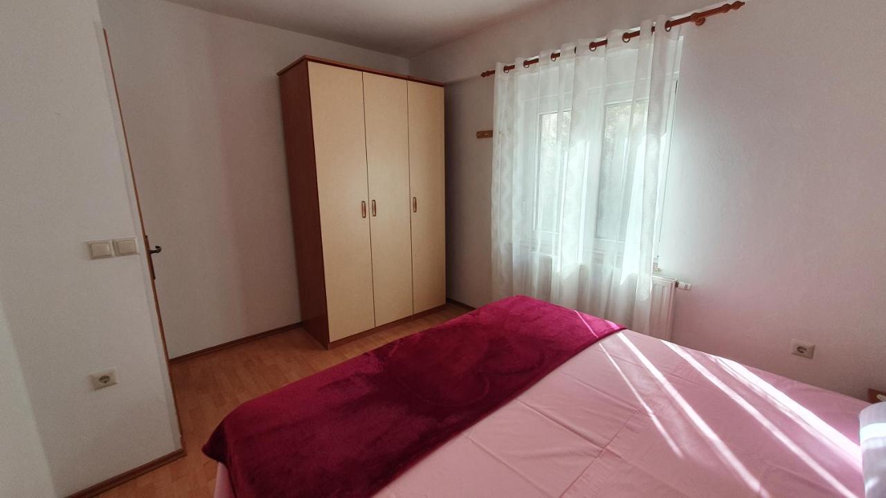 Apartment Nevenka Krk Town Exterior photo